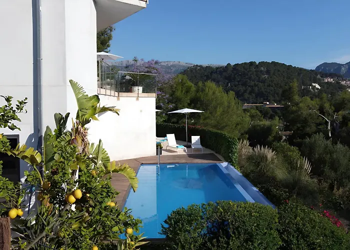 Idyllic 6 Bed Villa Stunning Sea View Salt Pool
